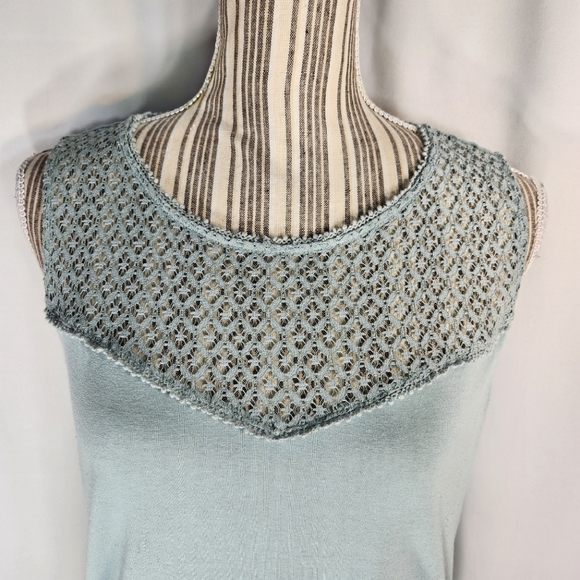 H&M Blue/Green Lace Front Neckline Sleeveless Top Size Medium - Picture 2 of 8